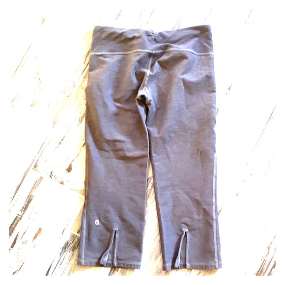 Lululemon Crops - size 6 - Picture 1 of 4